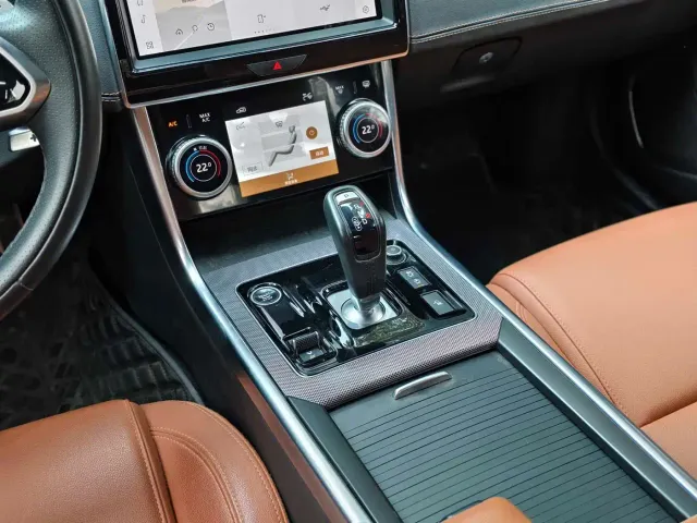 Jaguar XEL — Фото автомобиля 23