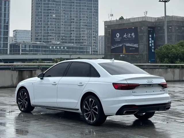 Audi A4L — Фото автомобиля 4