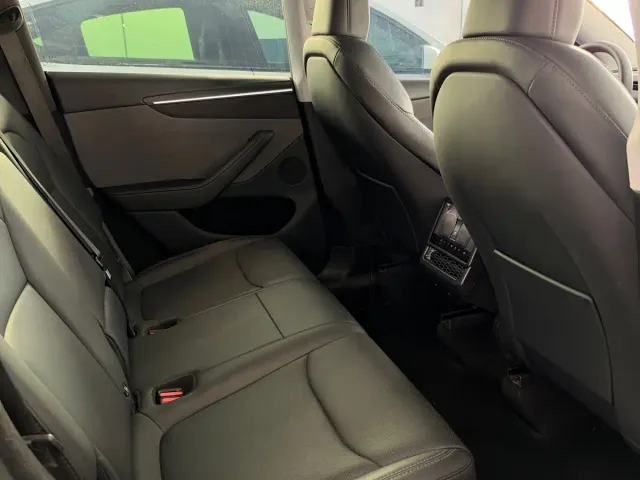 Tesla Model Y — Фото автомобиля 6