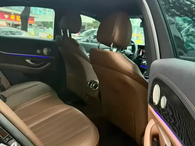 Mercedes-Benz E-Class — Фото автомобиля 19