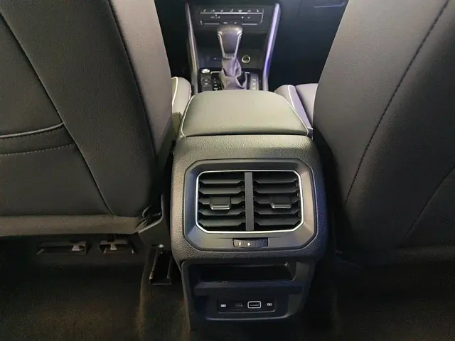 Volkswagen Tiguan L — Фото автомобиля 8