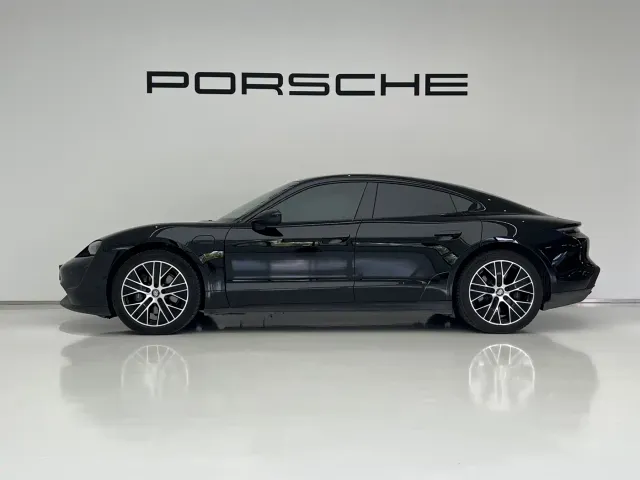 Porsche Taycan — Фото автомобиля 2