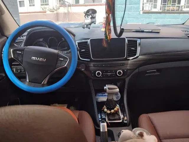 Isuzu mu-X Ranger — Фото автомобиля 10