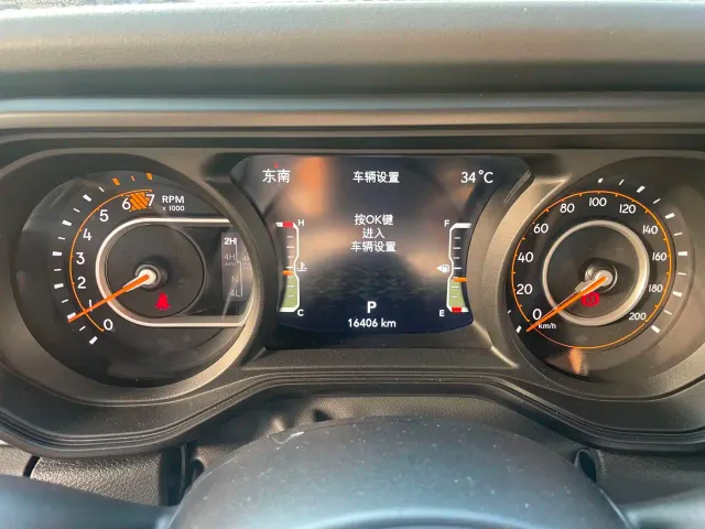 Jeep Wrangler — Фото автомобиля 13