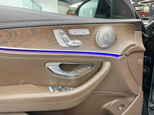 Mercedes-Benz E-Class — Фото автомобиля 12