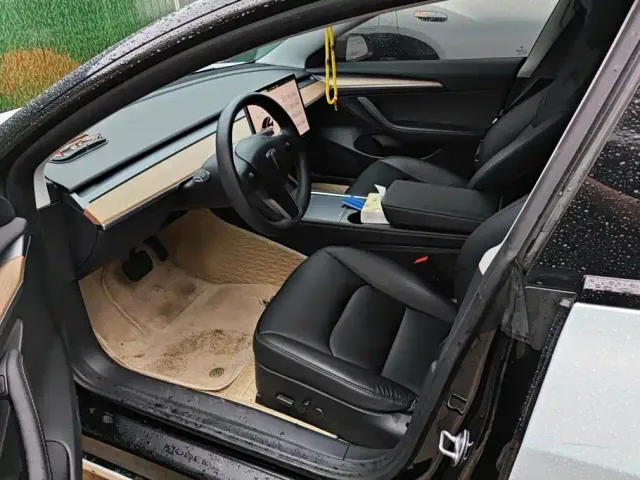 Tesla Model 3 — Фото автомобиля 9