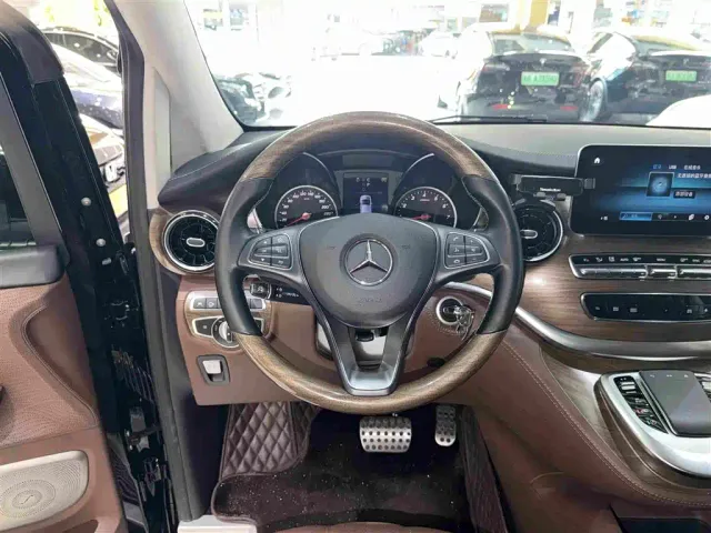 Mercedes-Benz V-Class — Фото автомобиля 20