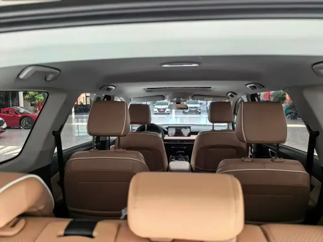 Wuling Jiachen — Фото автомобиля 12