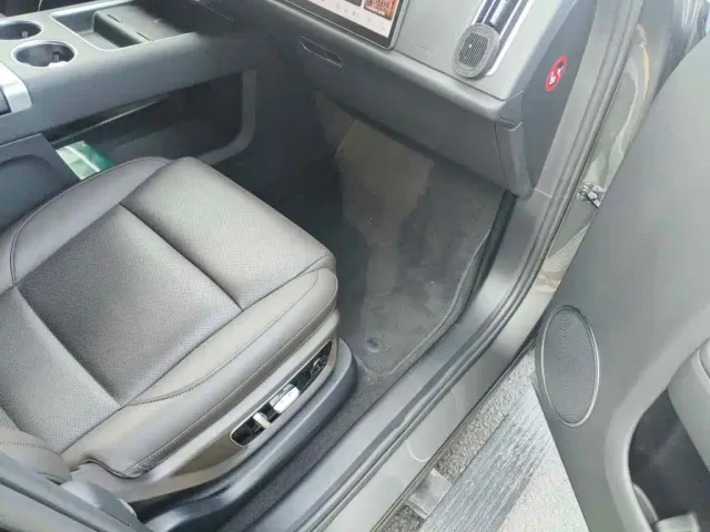 Li Auto L8 — Фото автомобиля 13