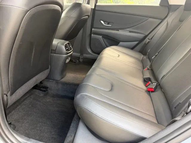 Hyundai Elantra — Фото автомобиля 12