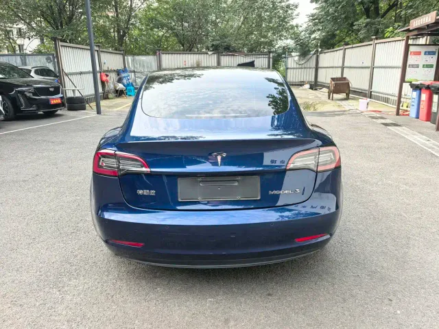 Tesla Model 3 — Фото автомобиля 5