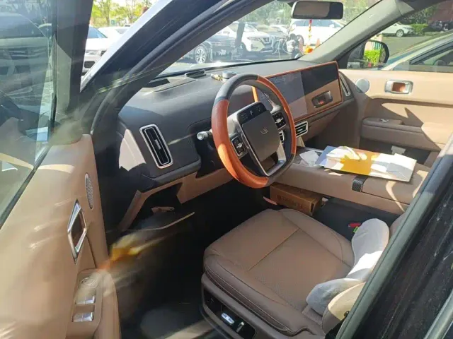 Li Auto L7 — Фото автомобиля 12