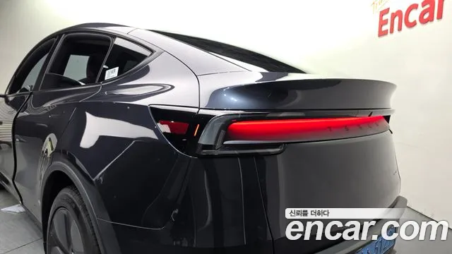 Tesla Model Y — Фото автомобиля 8
