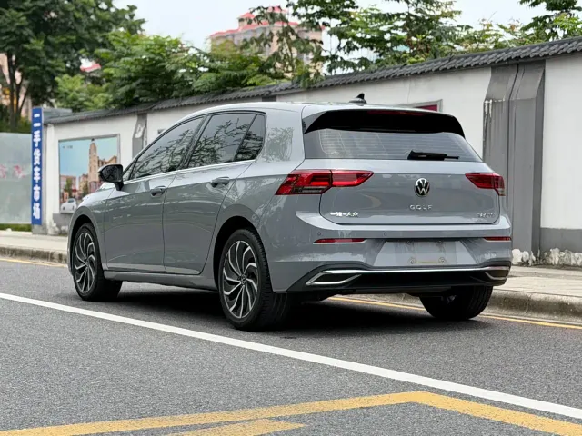 Volkswagen Golf — Фото автомобиля 6
