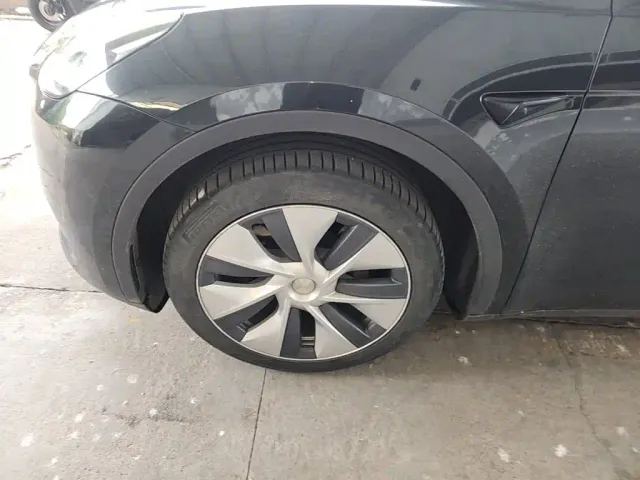 Tesla Model Y — Фото автомобиля 22