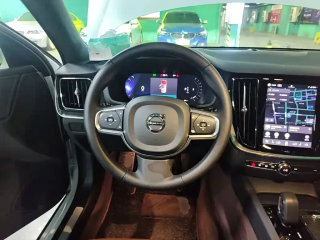 Volvo S60 — Фото автомобиля 10