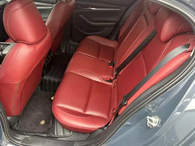 Mazda Axela — Фото автомобиля 6