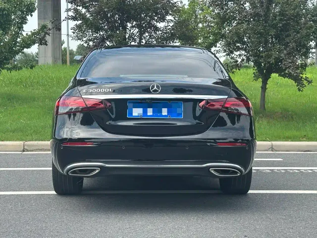 Mercedes-Benz E-Class — Фото автомобиля 9