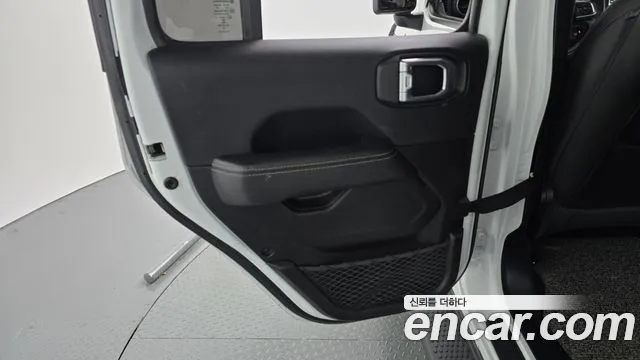 Jeep Wrangler JL — Фото автомобиля 14