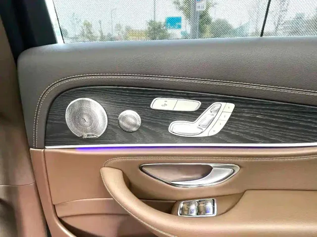 Mercedes-Benz E-Class — Фото автомобиля 3