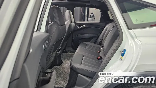 Audi Q4 e-tron — Фото автомобиля 12