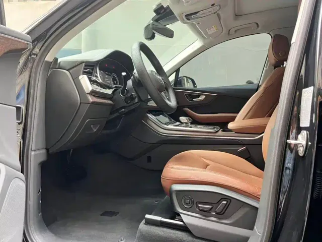 Audi Q7 — Фото автомобиля 9