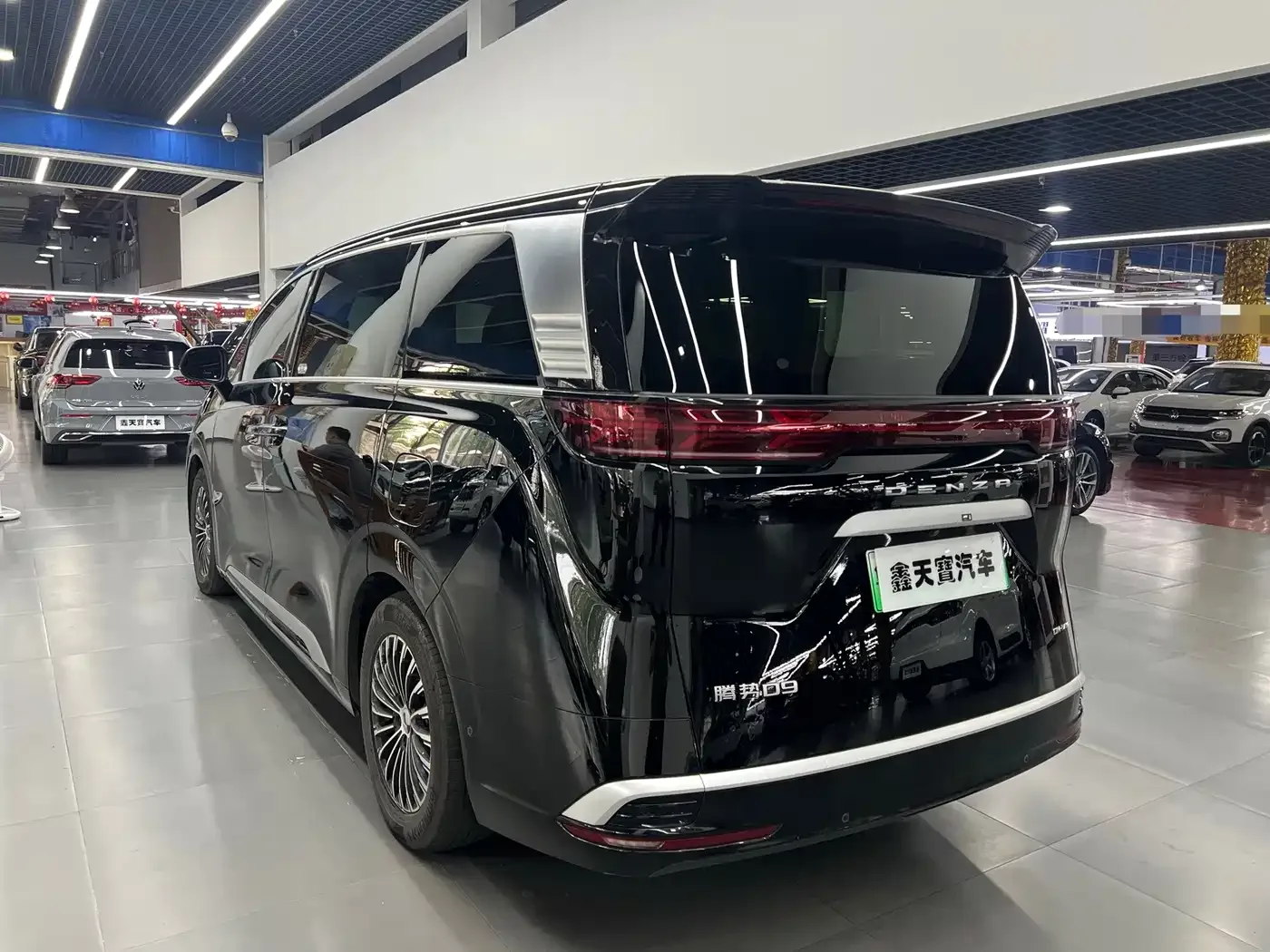 Denza Denza D9 2022 DM-i 970 AWD Flagship — Фото автомобиля 2