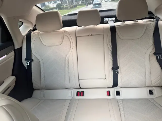 BYD Qin L — Фото автомобиля 10