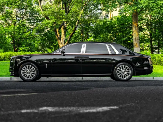 Rolls-Royce Phantom — Фото автомобиля 21