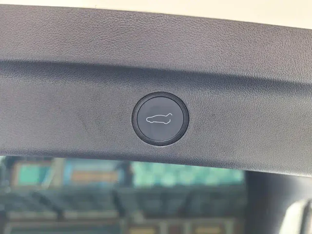 Tesla Model Y — Фото автомобиля 15