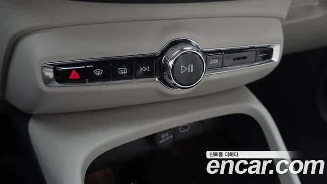 Вольво XC40 B4 Ultimate Bright — Фото автомобиля 17