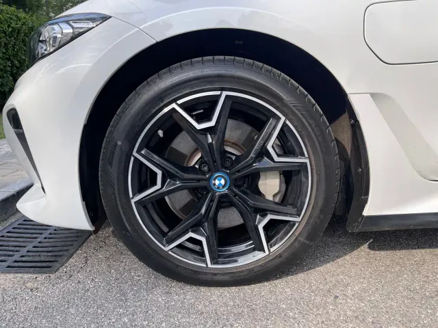 BMW i3 — Фото автомобиля 19