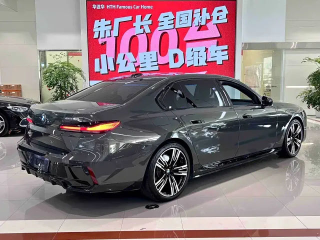 BMW i7 — Фото автомобиля 11