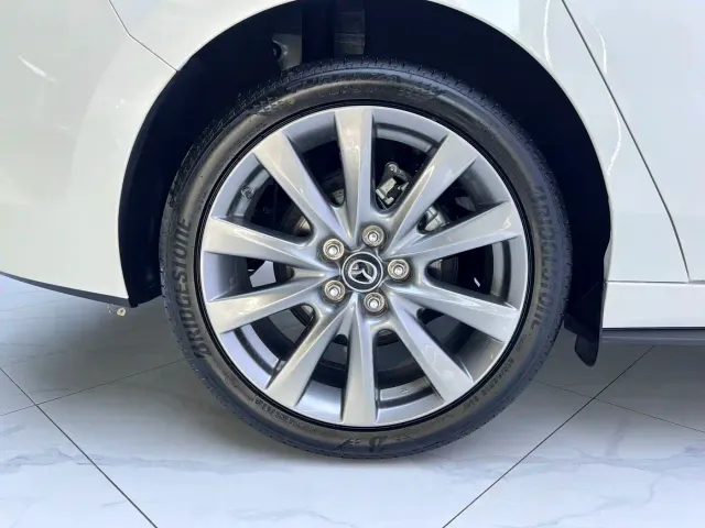 Mazda Axela — Фото автомобиля 19