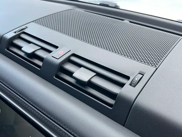Land Rover Defender — Фото автомобиля 22