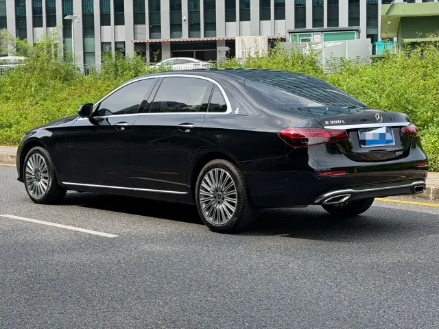 Mercedes-Benz E-Class — Фото автомобиля 6