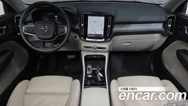 Volvo XC40 — Фото автомобиля 6