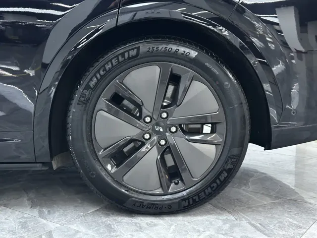 Li Auto L7 — Фото автомобиля 13