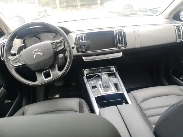 Citroen C6 — Фото автомобиля 5