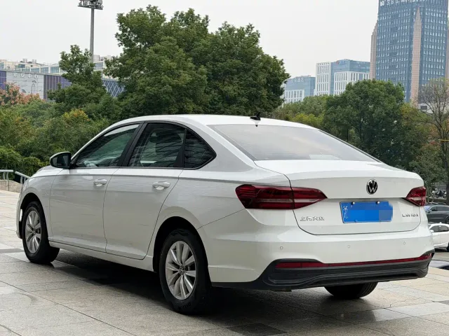 Volkswagen Lavida — Фото автомобиля 5