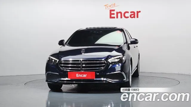 Mercedes-Benz E-Class — Фото автомобиля 3