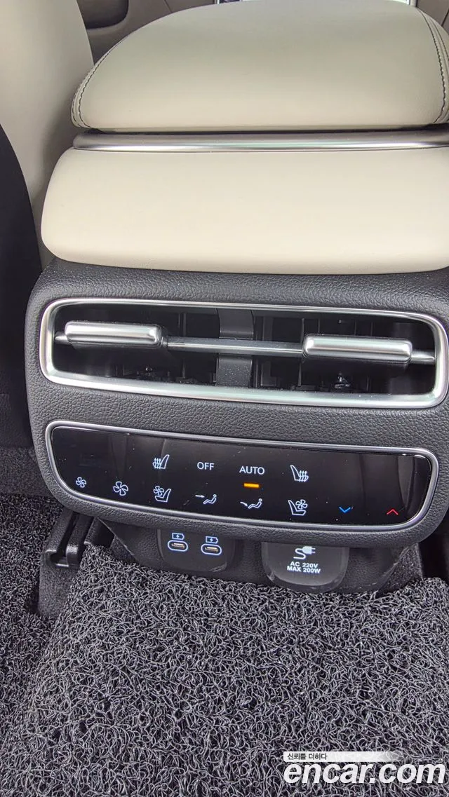 Genesis GV70 — Фото автомобиля 9