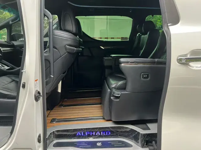 Toyota Alphard — Фото автомобиля 5