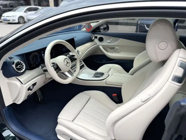 Mercedes-Benz E-Class — Фото автомобиля 4