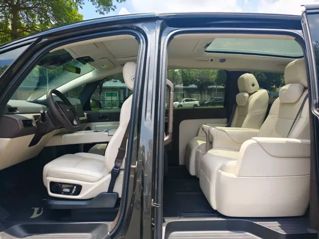 Li Auto MEGA — Фото автомобиля 6