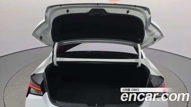Hyundai AVANTE Avante (CN7) — Фото автомобиля 18