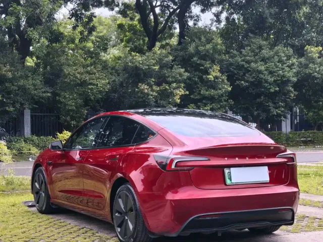 Tesla Model 3 — Фото автомобиля 14