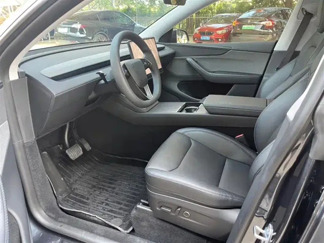 Tesla Model Y — Фото автомобиля 4