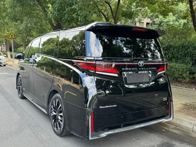 Toyota Vellfire — Фото автомобиля 4