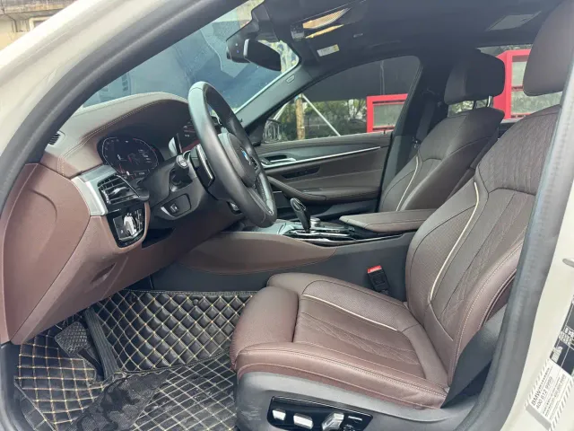 BMW 5 Series — Фото автомобиля 9